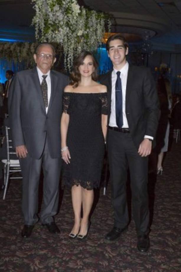 Antonio Hepburn, Elena Medrano y Alejandro Hepburn.