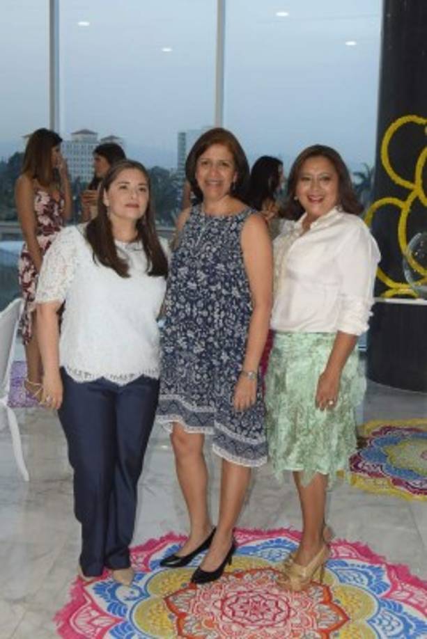Michelle Salem, Jessica Bueso y Mirna Carrión.