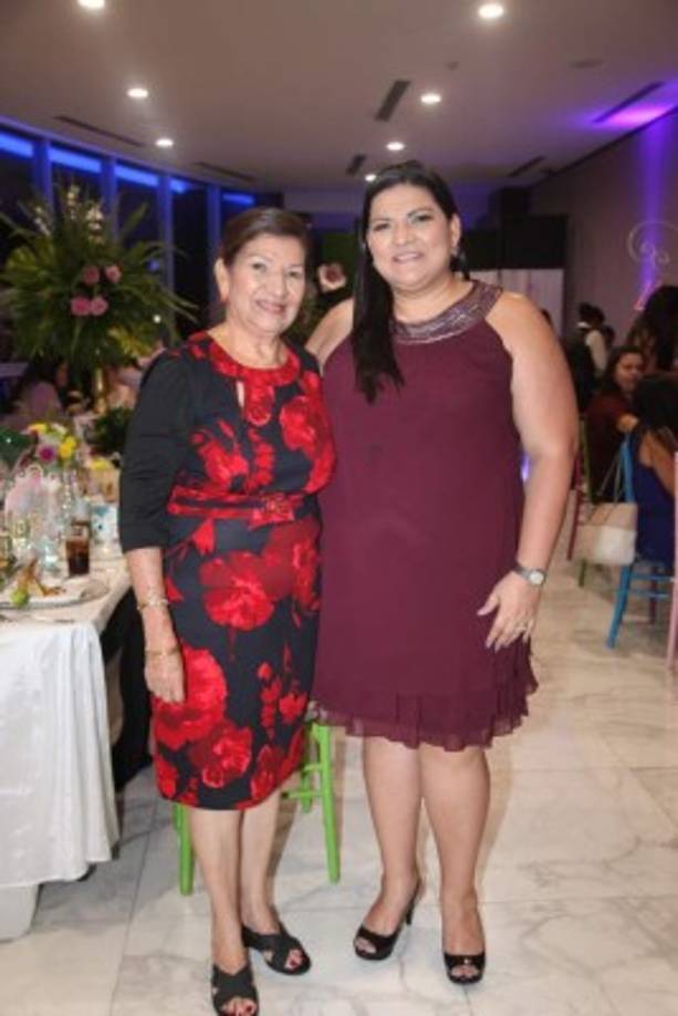 Emérita Recinos y Brenda Perdomo.