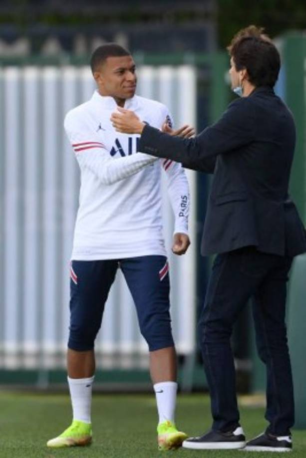 Las cámaras captaron todo el encuentro entre Mbappé y Leonardo.