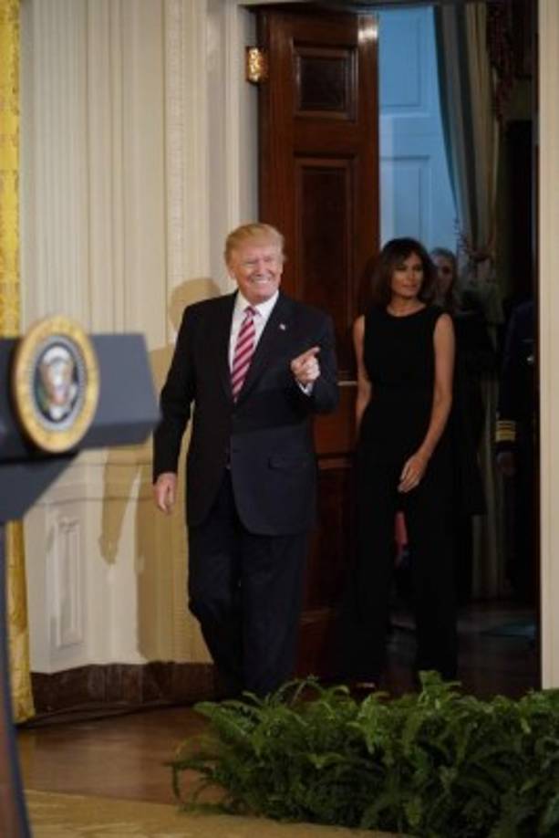 Las declaraciones del abogado podrían reactivar las especulaciones sobre el estado de las relaciones de Trump con su esposa Melania, que en enero anuló un viaje a Davos en Suiza. El presidente se presentó allí solo luego de las primeras revelaciones sobre su relación con esta actriz.