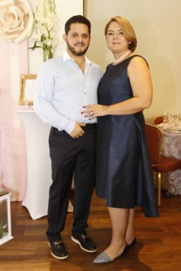 Roberto y Helga Nasser.