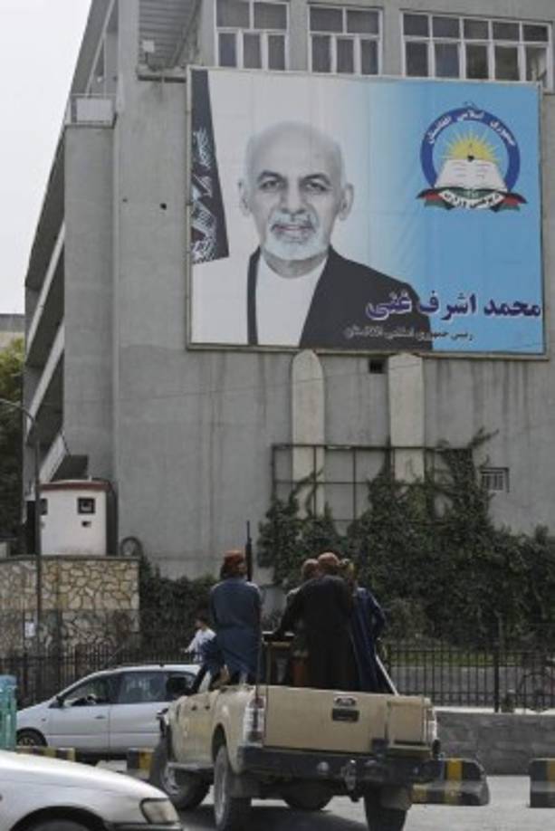 Los juegos, la música, las fotografías y la televisión estaban entonces prohibidos. A los ladrones se les cortaban las manos, los asesinos eran ejecutados en público y se mataba a los homosexuales.