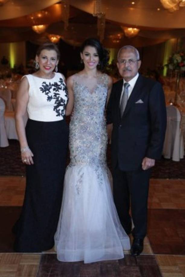 María Dolores, Giana y Roberto Zablah.