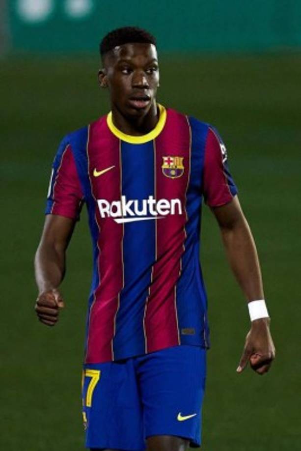 Pacto entre Real Madrid y Barcelona por Ilaix Moriba. Según publica el diario Sport, Florentino Pérez ha prometido a su homólogo culé, Joan Laporta ,que no buscará el fichaje del joven jugador. El presidente madridista ha tomado esta decisión, a pesar de que internamente le recomendaban el fichaje del joven centrocampista. <br/><br/>En el club blaugrana existía el convencimiento de que el club blanco estaba detrás de Ilaix, pero con las negociaciones por la Superliga ambos clubes han acordado un pacto de no agresión en los últimos meses.