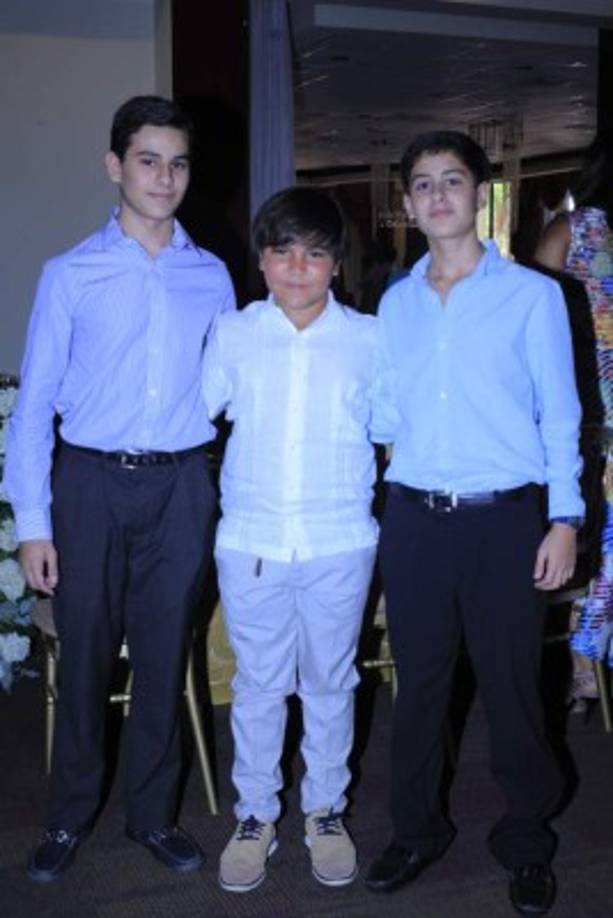 Víctor Andonie, Alessandro Morales y Erick Andonie.