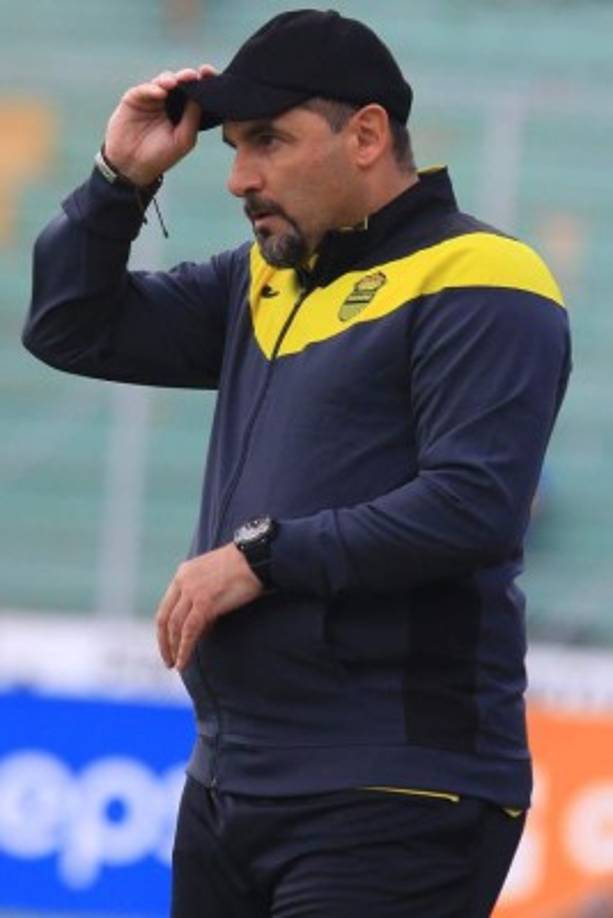 Tato García: El entrenador uruguayo ha recibido el respaldo del presidente Elías Búrbara del Real España. En redes sociales se manejaba que podría ser cesado tras la caída ante Motagua y la eliminación de la Liga Concacaf. 'No se va a ningún lado. Los únicos capaces de revertir esto son los jugadores y cuerpo técnico', dijo Búrbara.