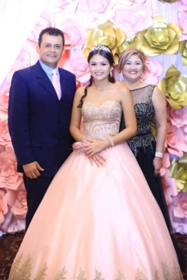 Omar, Alejandra Nereida y Nereida Cálix.