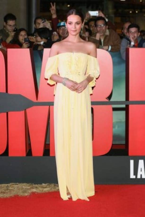 Alicia Vikander <br/>Ser una de las consentidas de los críticos no equivale a volverse inmensamente rica. Al menos no en el corto plazo.