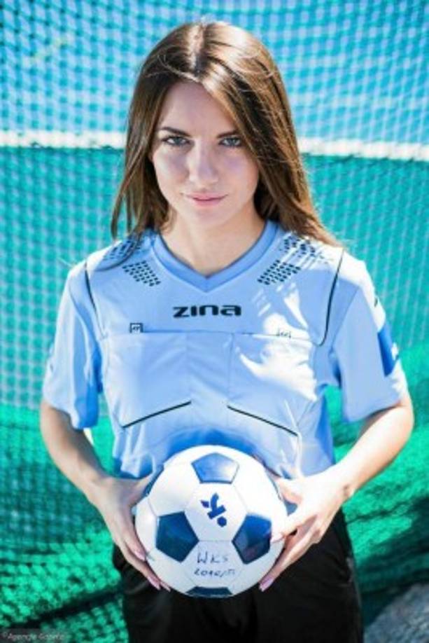 'Intento contactar a los jugadores en el campo. Bajo ninguna circunstancia deben gobernarlos o mirarlos desde arriba. Esta es mi mejor manera de construir relaciones', explicó la polaca.