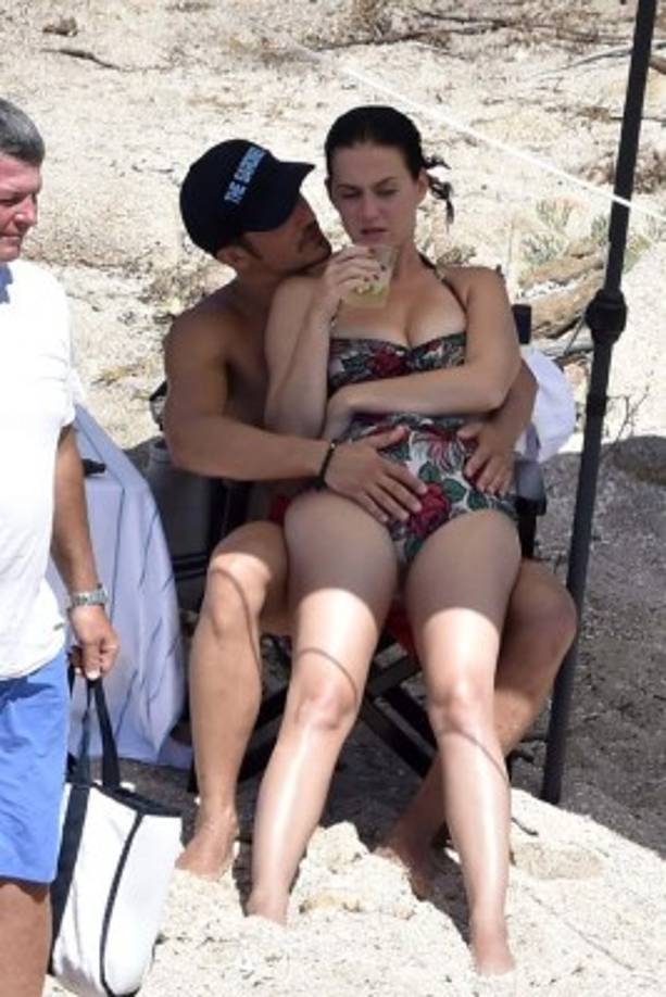 Orlando no deja de consentir a Katy.