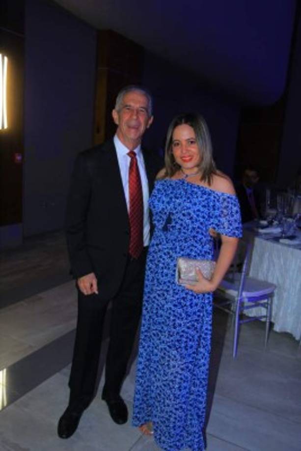 Bruce Burdett y Jenny Pineda.