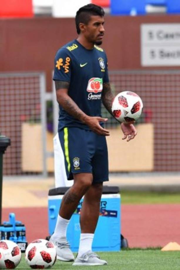Paulinho será el otro contención.