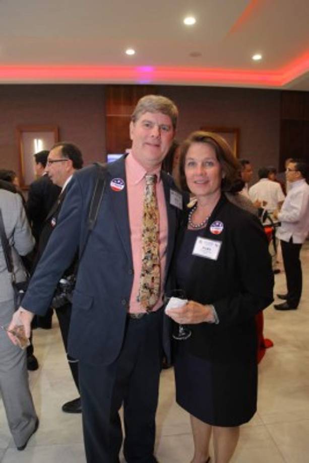 Hal Howard y Mary Mendenhall.