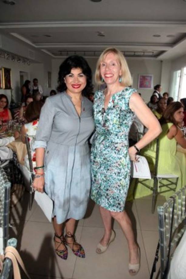 Patricia Corrales y Kristin Nealon presidieron el comité de damas diplomáticas. Fotos: Andro Rodríguez