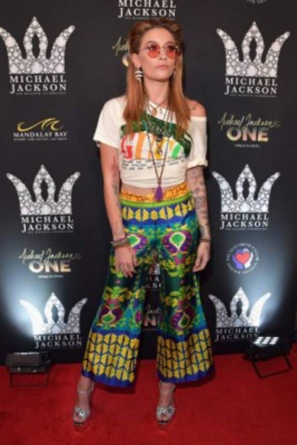 'Él [era] el tipo o la persona para predicar con el ejemplo', dijo Paris sobre su padre durante la ceremonia. 'Así es como hizo su trabajo humanitario y eso es lo que estamos haciendo. Queremos que se sienta orgulloso'<br/><br/>