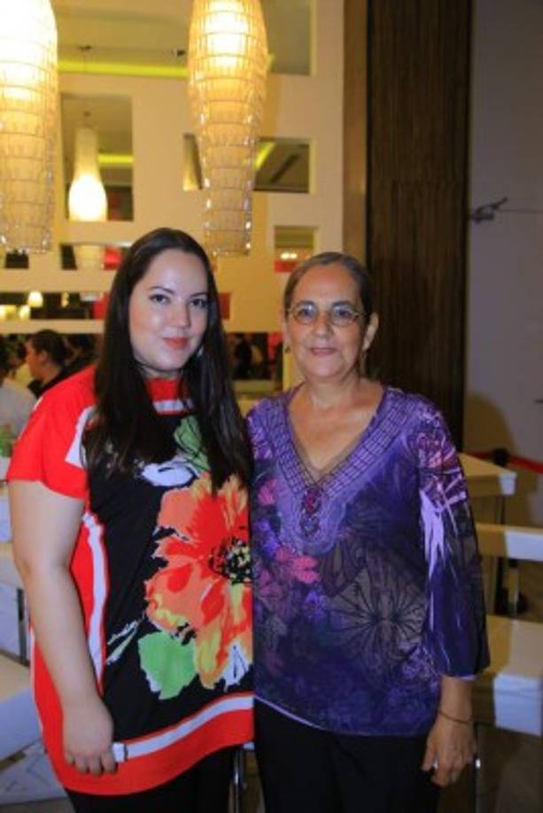 Rachelle Handal y Ondina Rivera.