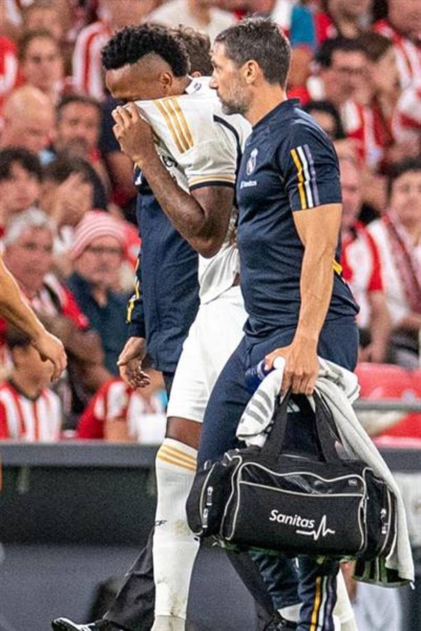 Tras el final del partido, el técnico blanco, Carlo Ancelotti, explicó que Militao “ha sufrido un esguince de rodilla que no tiene buena pinta”. “Lo vamos a evaluar en las próximas horas y esperemos que no sea nada grave”, confió el técnico italiano.