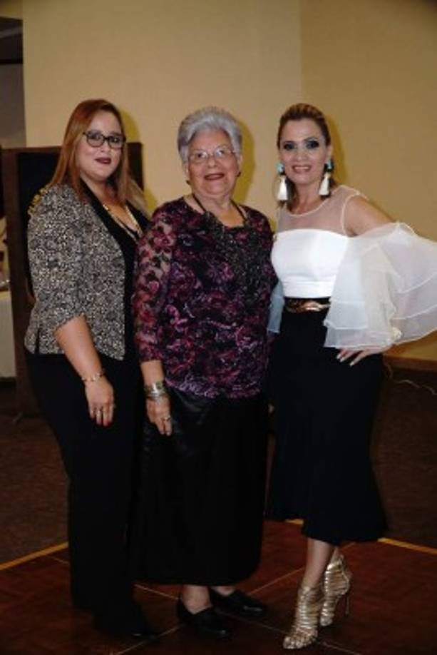 Astrid y Rosa Álvarez y Patricia Girón.