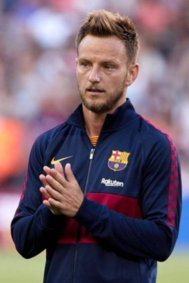 Tal y como se informa en el Chiringuito de Jugones, el mediocampista croata Ivan Rakitic ya ha comunicado al FC Barcelona su deseo de seguir en el club azulgrana, rechazando así su salida al PSG.