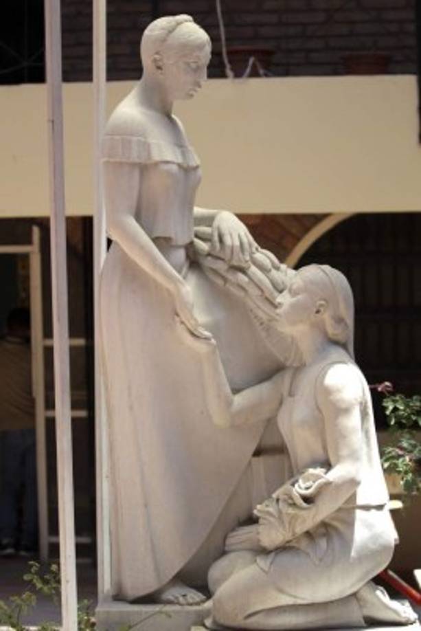 Escultura hecha en mármol ubicada actualmente en la Escuela Nacional de Bellas Artes, en Comayagüela, que debió estar en los bajos del Congreso pero 'no contó con la aprobación de los diputados de la época precisamente porque tiene un sentido crítico', al representar la probreza.