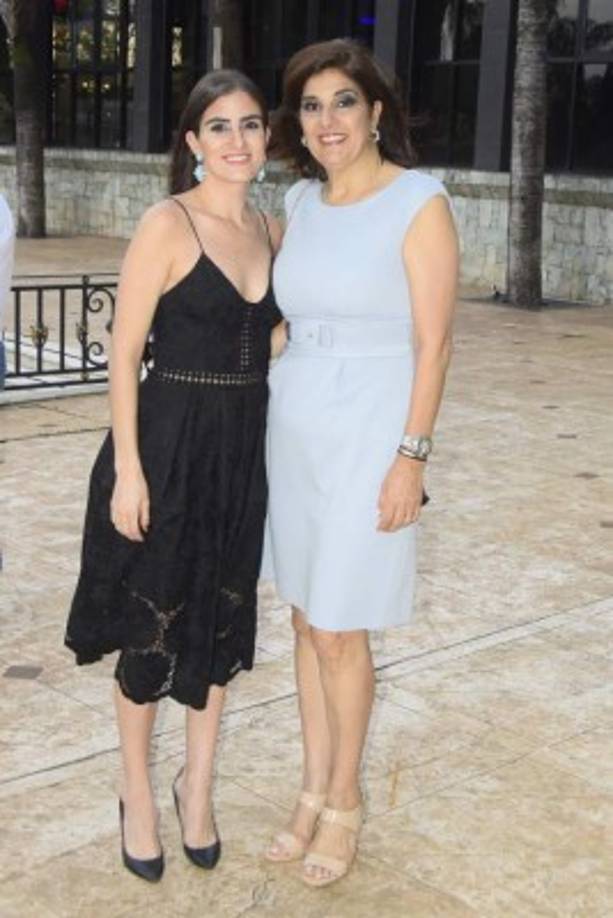 Alexandra y Maribel Andonie.