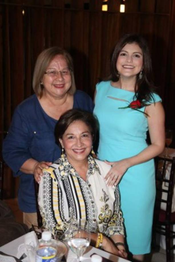 Chayito Grande, la novia y Fátima Baide.