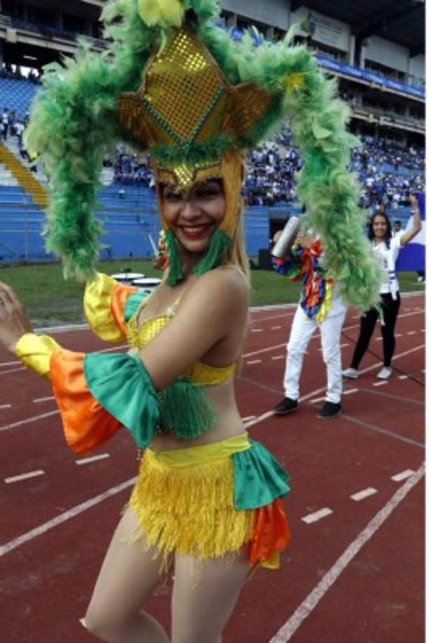 No falta el baile de las bellas mujeres.