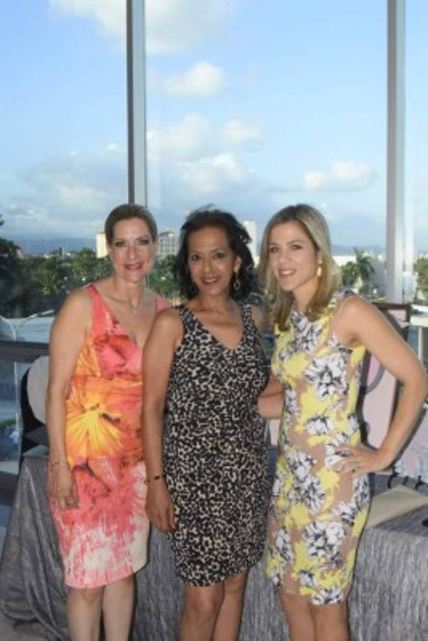 María Alicia Wolozny, Lorette Kawas y Jessica Córdoba.