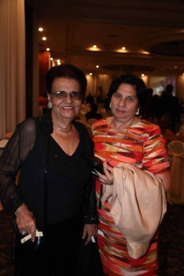 Elda Mayes y Luisa Cook.