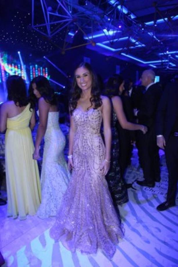 Luciana Rietti destacó por su belleza y elegancia en la fiesta de graduación de la EIS.