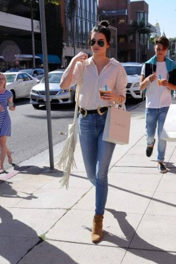 Sabe como lucir en una tarde de compras. Kendall Jenner es una de las modelos más imitadas por sus acertados looks.