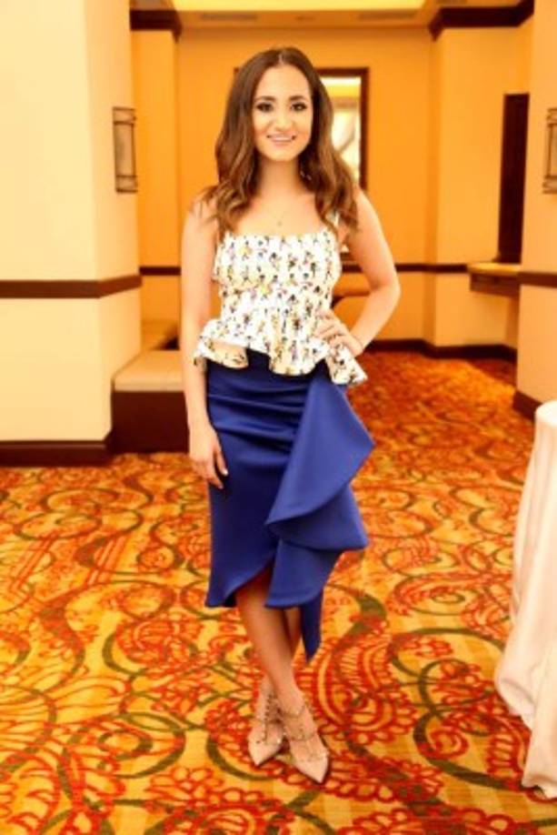 AUDAZ. Natalia Andonie vistió de la colombiana Silvia Tcherassi con zapatos Rockstud de Valentino.