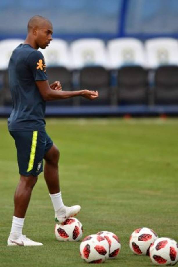 Fernandinho será el sustituto de Casemiro en la contención.