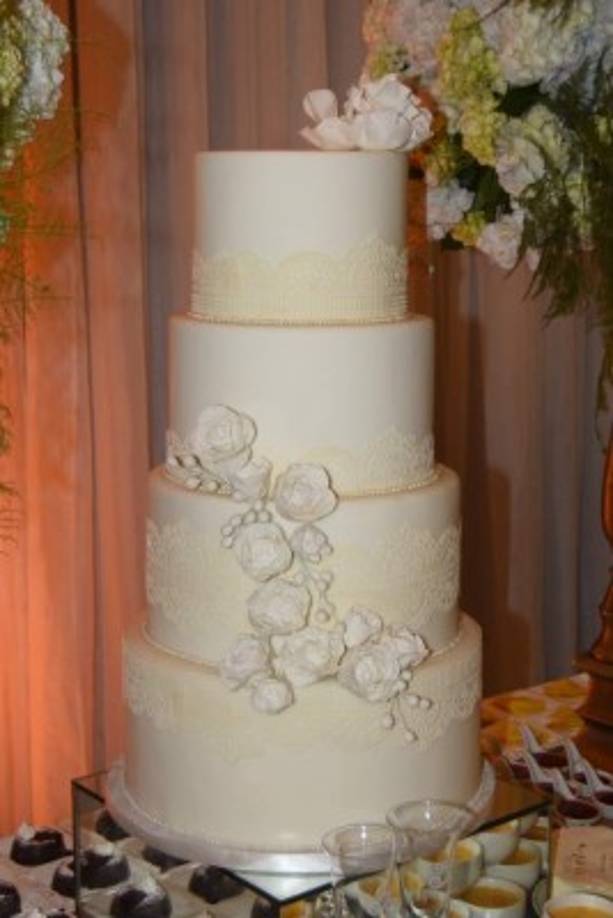 La torta fue obra de Lastenia Matay y Lía Sarmiento.