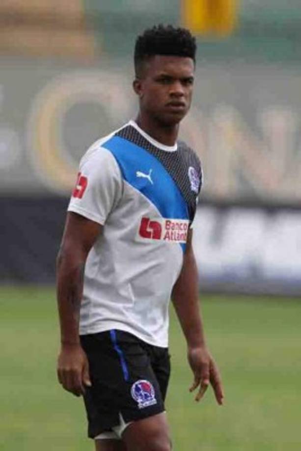 Luis Ovalle: Todo apunta a que el lateral panameño será dado de baja en el Olimpia luego de culminar su participación en Olimpia.