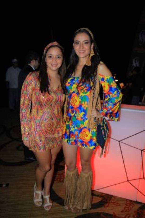 Clarissa Bobadilla y Hellen Woods.