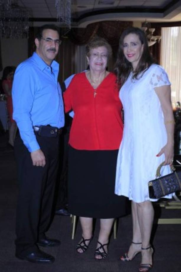 Salvador, Rita y Shahnaz Ictech.