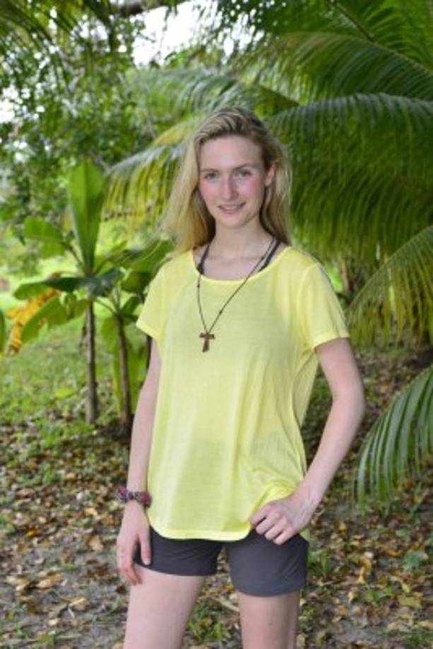 Janet Capdevila tiene 24 años y cuenta con formación en Comunicación Audiovisual y también ha trabajado como modelo. Saltó a la fama en el reality 'Quiero ser monja'.