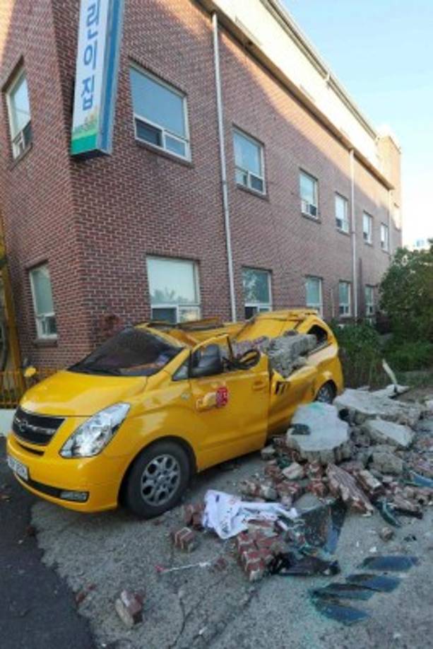Surcorea. Extraño sismo en Seúl. Un inusual terremoto de magnitud 5.4 sacudió ayer una zona meridional de Corea del Sur, sin dejar víctimas.