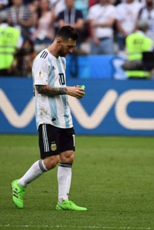 A Messi se le vio cabizbajo con mucho sufrimiento tras quedarse nuevamente sin poder aspirar a levantar la Copa del Mundo con Argentina.