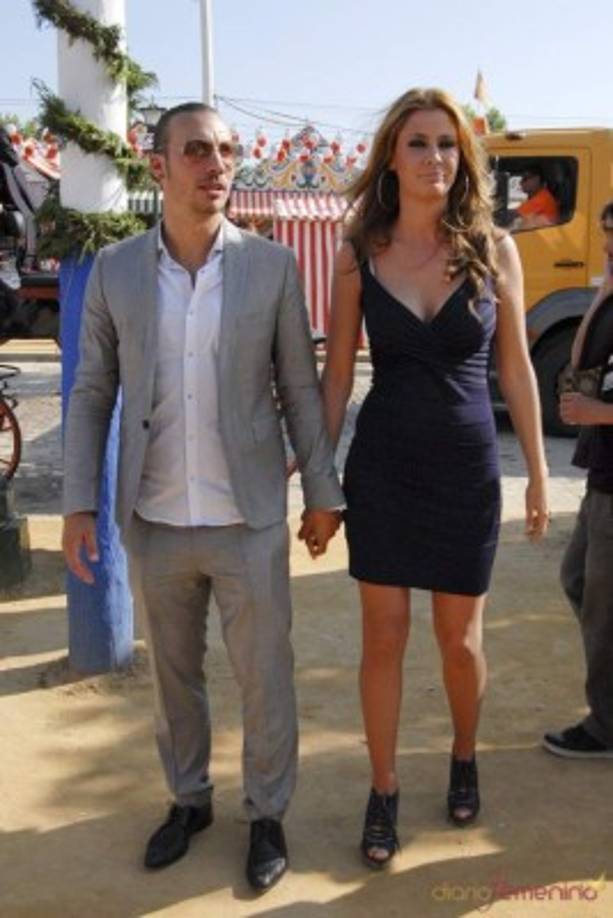 Después Elisabeth Reyes salió con otro defensa español, Alexis Ruano.