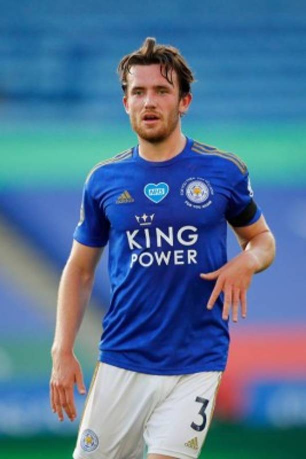 Ben Chilwell estaría muy cerca de recalar de forma oficial en el Chelsea por 50 millones de libras, 55 millones de euros, y ya habría pasado el reconocimiento como jugador blue. Asimismo, el Manchester City también se habría interesado en el jugador pero los londinenses ya han llegado a un acuerdo para que el canterano del Leicester City termine jugando la próxima temporada en Stamford Bridge.