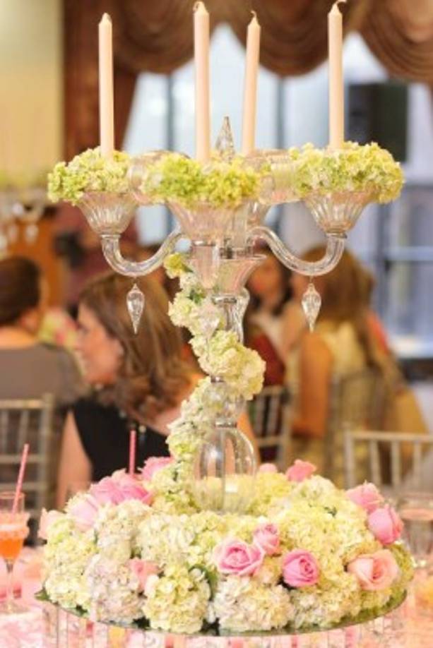 Candelabros labrados y tierna primavera.