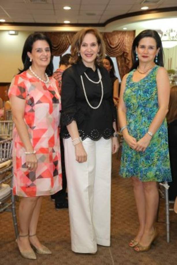 Carol Mena de Facussé, Marlen Mena de Chahín y Jessica Mena de Abufele.