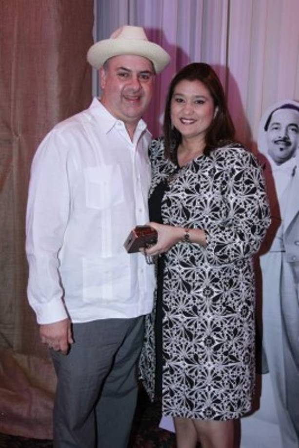 Constantino y Gina Larach.