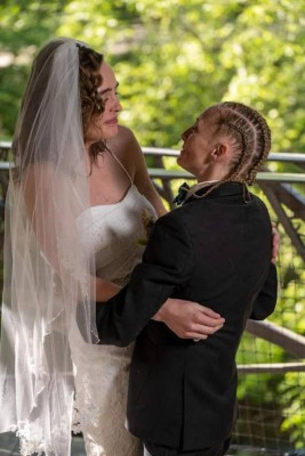 Durante los cuatro meses que estuvieron casadas, Kylen y Crystal disfrutaron de una luna de miel llena de aventuras. Eran conocidas por su círculo de amigos por atreverse a vivir aventuras en zonas montañosas a bordo de su camioneta.