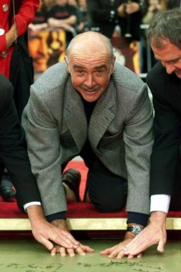 Su vida tampoco estuvo ausente de polémicas como cuando en los sesenta afirmó en una entrevista con la revista Playboy que veía bien pegar a las mujeres 'si todas las demás alternativas fallan y ha habido muchas advertencias', unas declaraciones que posteriormente repitió.