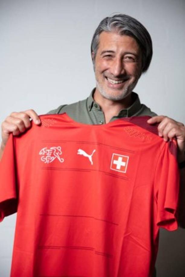 Murat Yakin (46 años) ha sido nombrado nuevo seleccionador de Suiza como reemplazo de Vladimir Petkovic. Yakin ha firmado un contrato hasta noviembre, fecha en la que acaban los clasificatorios para el Mundial de Qatar. Foto Twitter Selección Suiza.