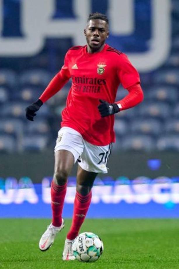 El periodista italiano Fabrizio Romano ha confirmado el fichaje de Nuno Tavares por el Arsenal. El joven lateral izquierdo del Benfica recalaría en la capital inglesa a cambio de ocho millones más variables. La firma se poducirá en las próximas horas y pronto se anunciará el fichaje.<br/><br/>Foto - The Insidexpress